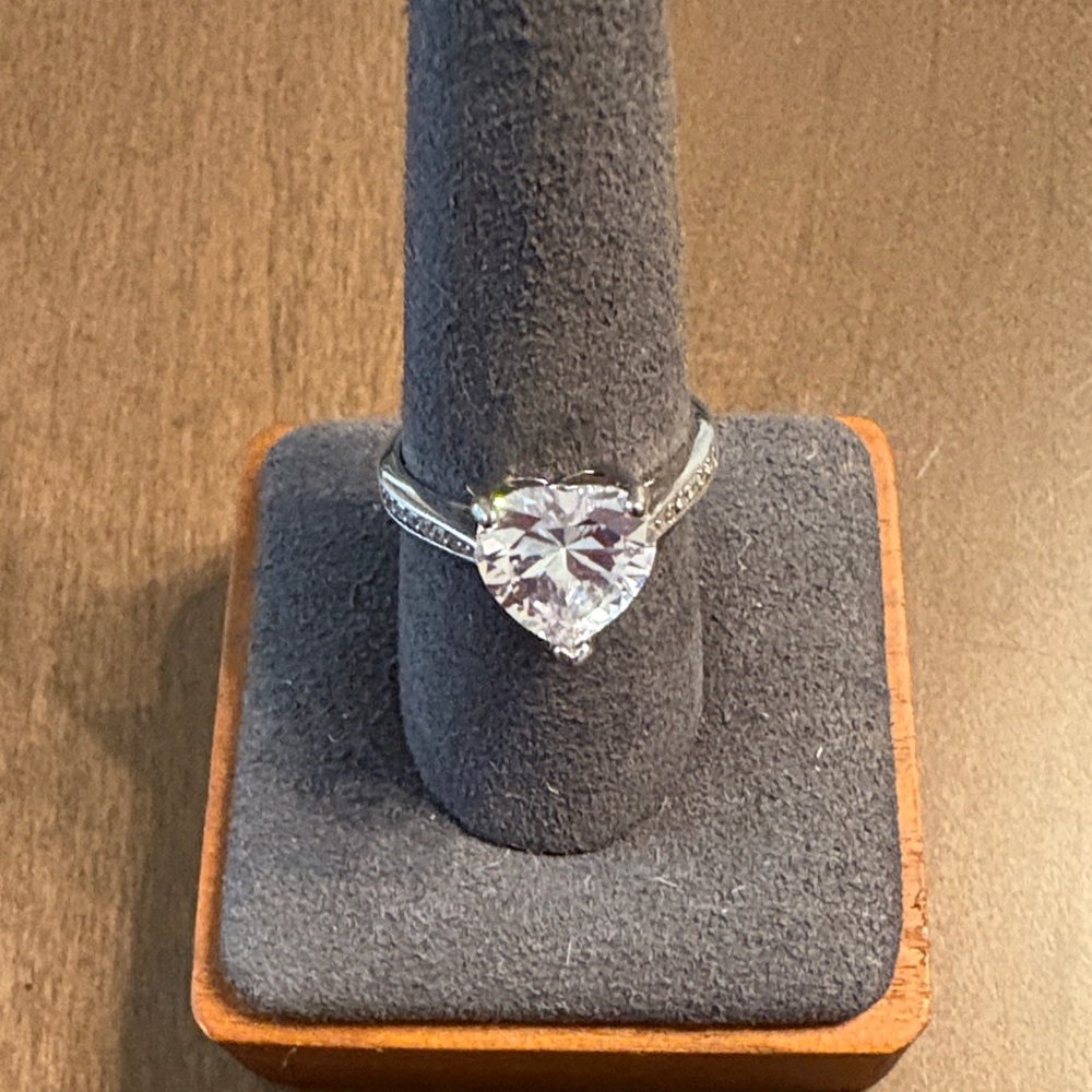 NWOT Silver Heart-Shaped Ring